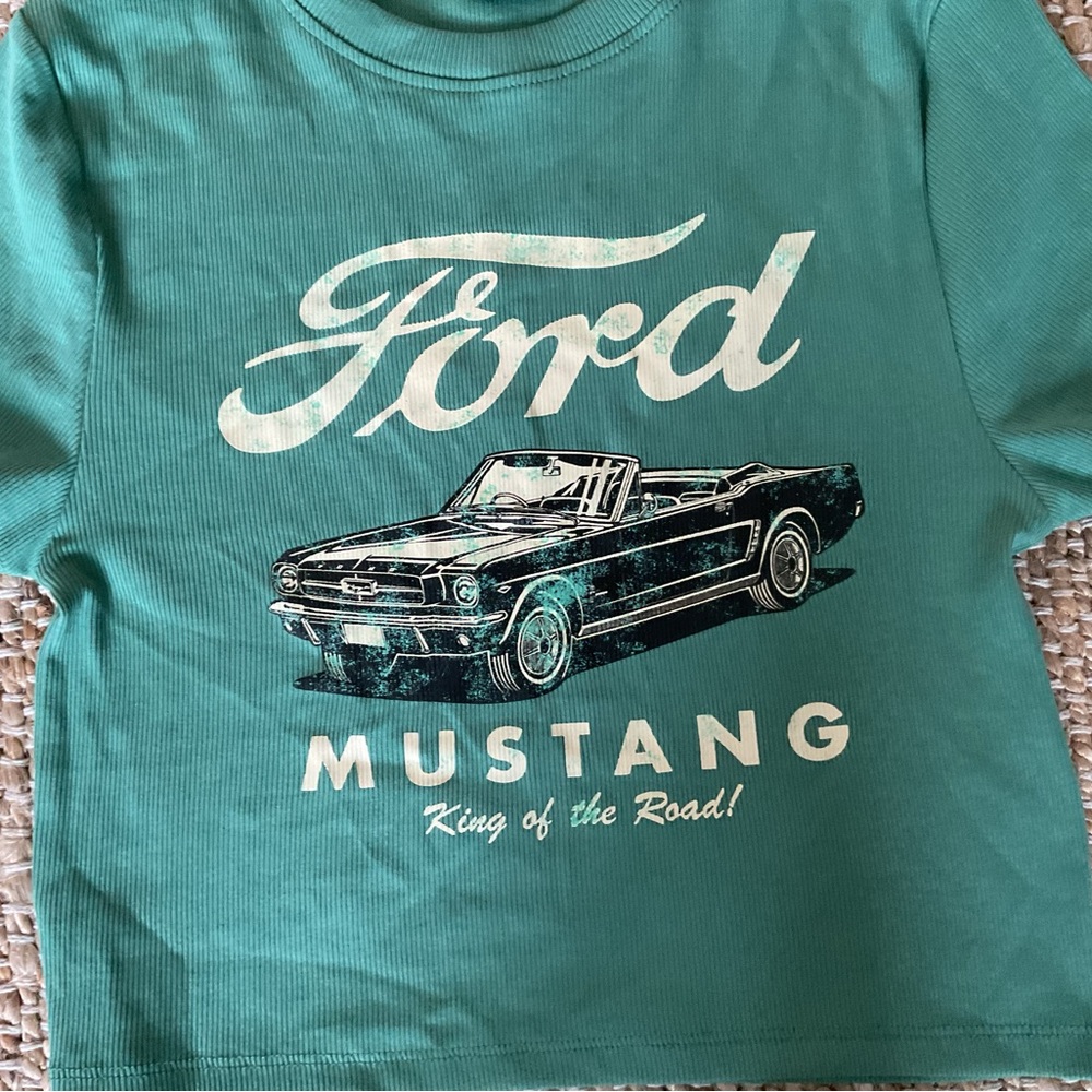 Women’s small green cropped Ford mustang top - Picture 2 of 6